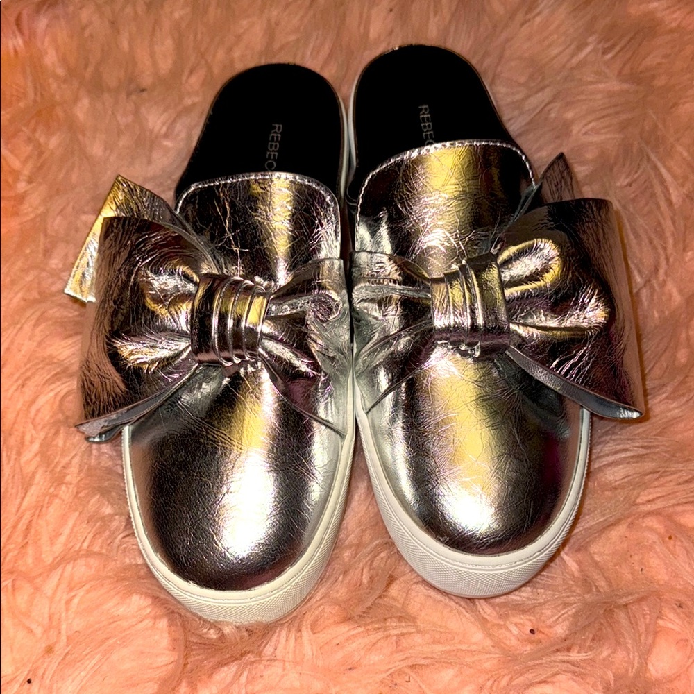 Rebecca Minkoff Silver Slip-Ons Shoes 🩷